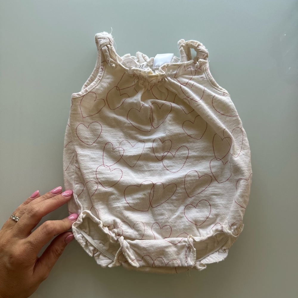 Zara Heart Patterned Cream Baby Romper onesie 6-9m